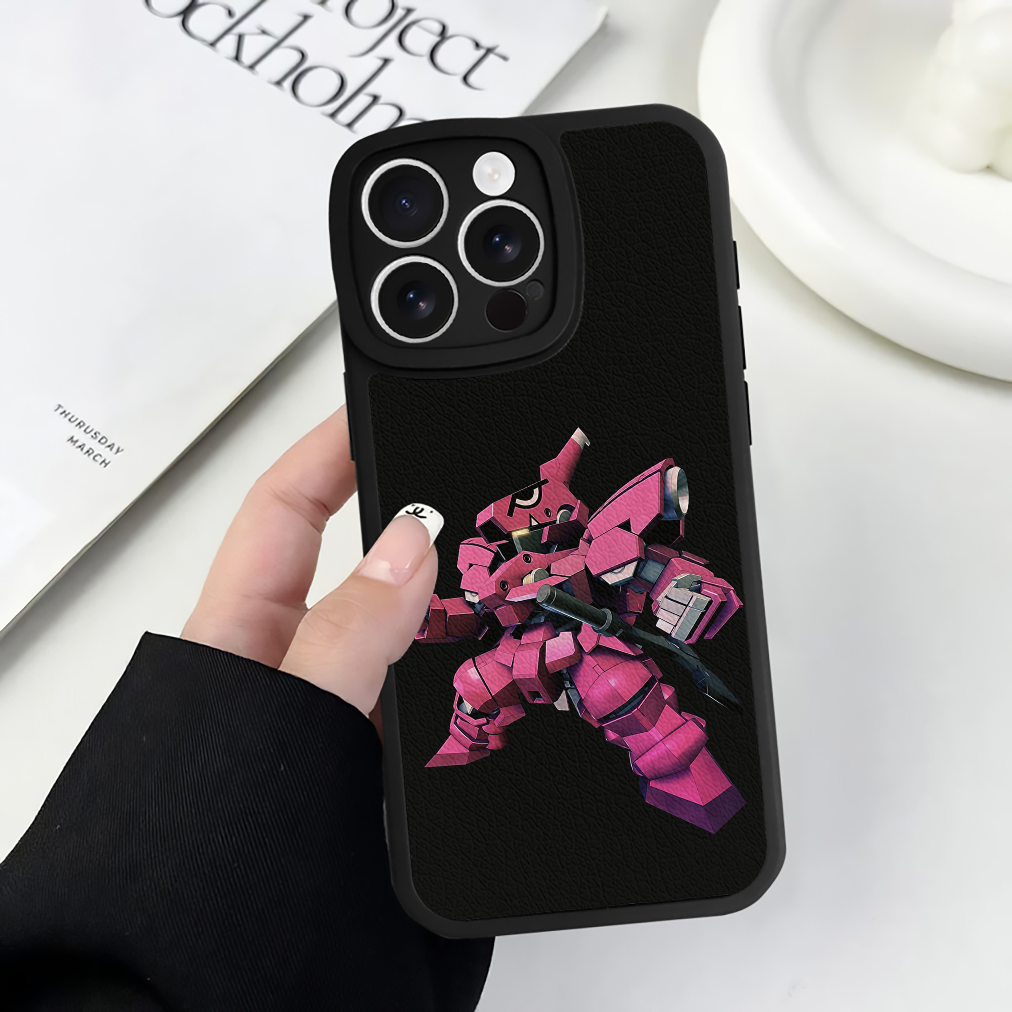 （画像用） 機動戦士ガンダム Mobile Suit Gundam 【iPhone 16シリーズ対応】シリコンスマホケース（レザー調） 材質：シリコン